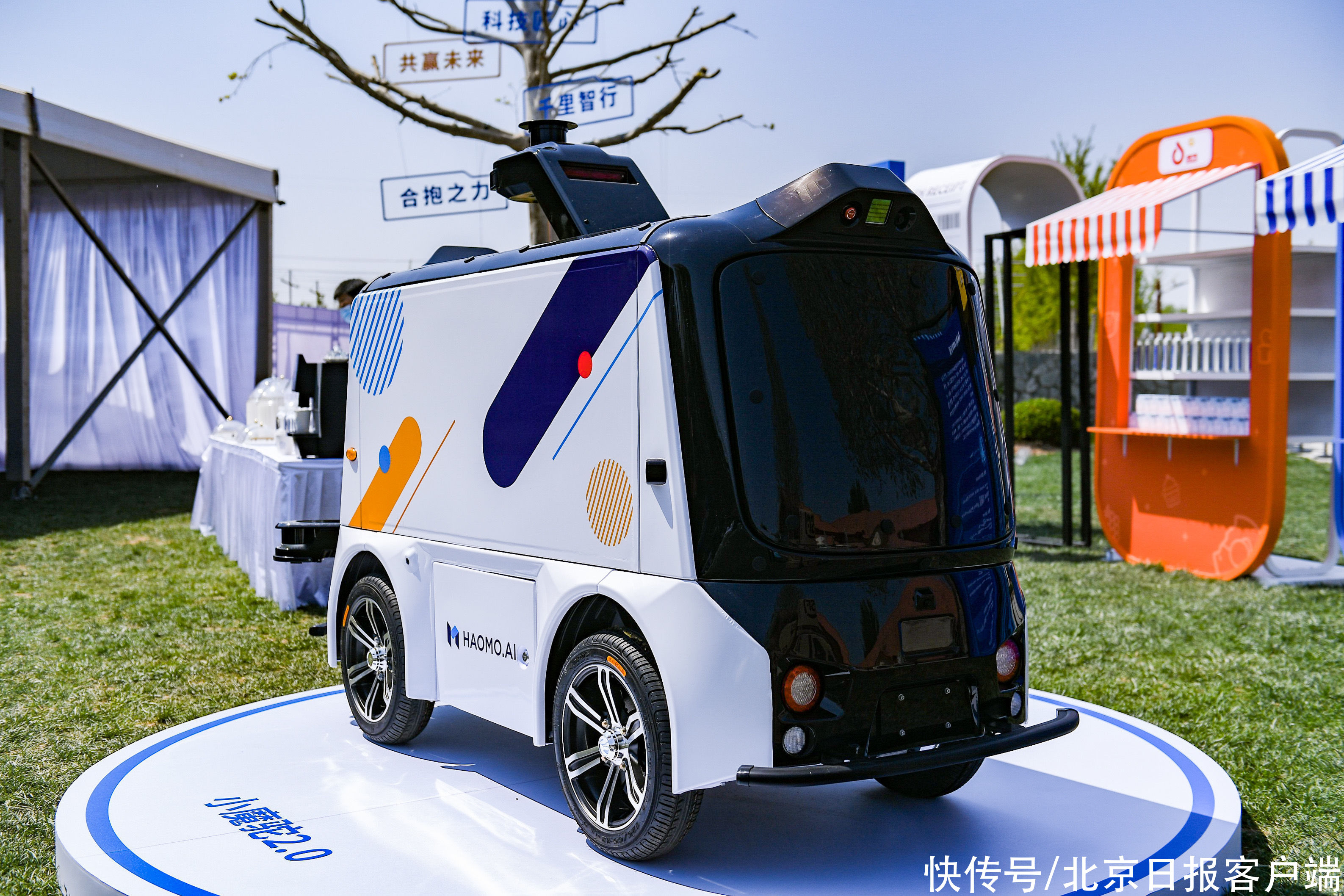 央视聚焦深圳夜跑“网约无人车”：新石器占比过半(图1)