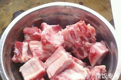 不管怎么做排骨，切记万万不可先焯水，牢记2步，鲜嫩好吃还不腥！