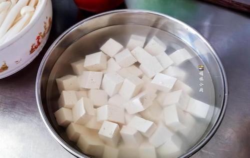 白玉蘑菇|很酷,我喜欢这碗素食汤,新鲜可口,他热量低,营养丰富