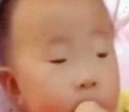 眼睛|宝妈嫌弃“小眼睛”宝宝丑,婆婆安慰会变大,孩子百天后尴尬了