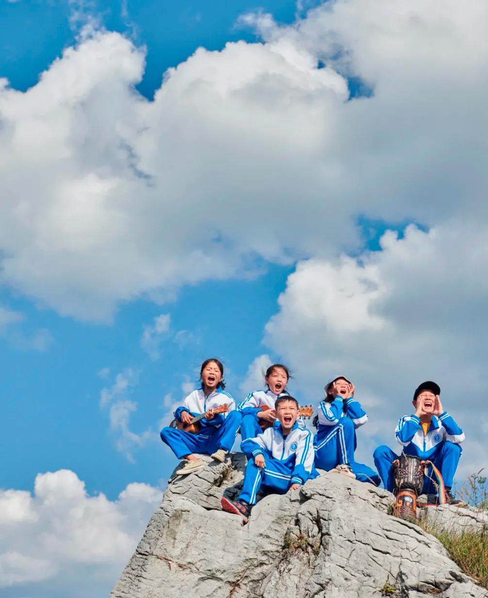 孩子们|好羡慕大凉山的“妞妞”们，能够遇到吉布小龙这样的老师