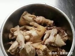 小鸡炖蘑菇：味道鲜美，肉质细嫩！