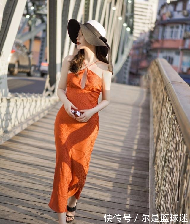 高跟鞋 吊带裙要穿“镂空”的，度假风造型尽显法式优雅气息，慵懒又性感！