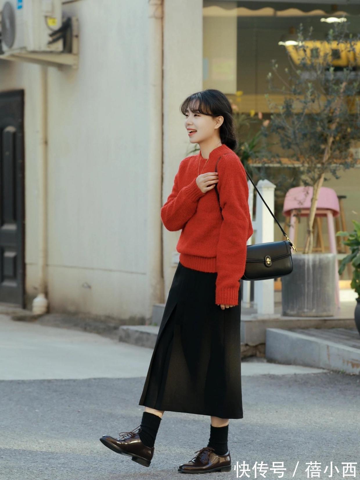 毛衣 新年穿搭选什么?首选“红色毛衣”来搭配,甜美满分更显元气