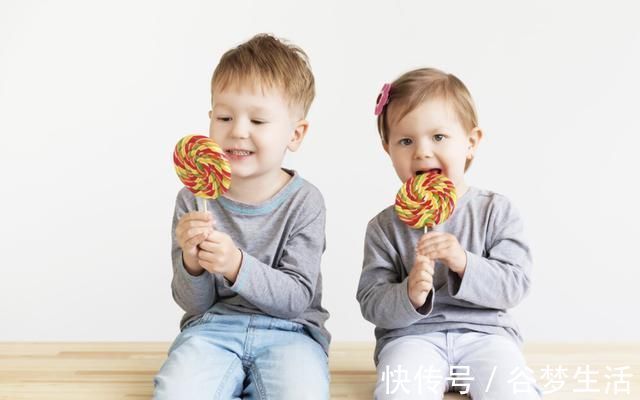 刷牙|7岁男孩长了“双排牙”,需要一颗一颗拔掉,奶奶自责不已