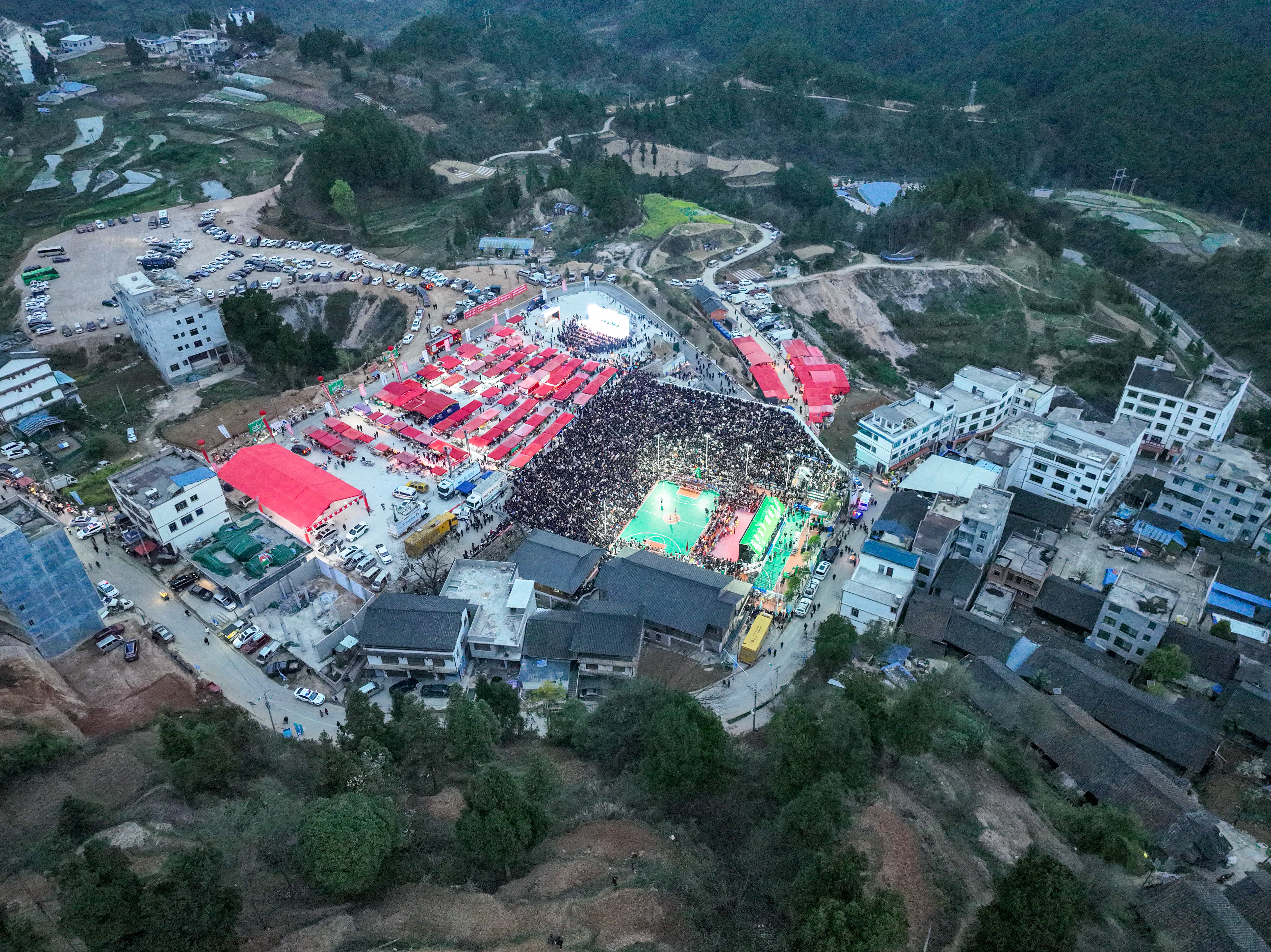 燃爆全场！“村BA”总决赛完美收官