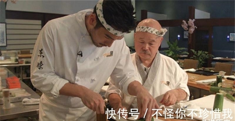 日本发明的“骨泳”，将活鱼肉剃光，再放回缸里，鱼还活着