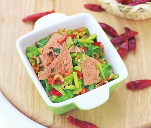 常看电脑和手机的人，这道菜要常吃，改善视力，缓解疲劳，别错过