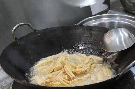  做出|大厨教你“红烧腐竹”，比肉还好吃，让你在家也能做出饭店的味道