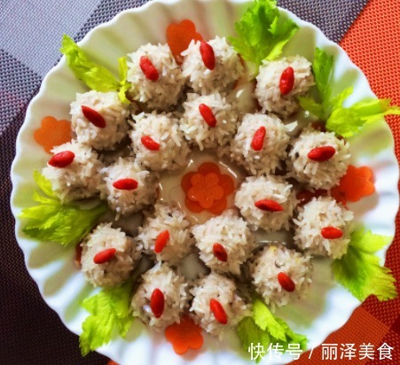 女娃抵挡不了的美食,喜欢那软糯可口的味道,一口一个,唇齿留香