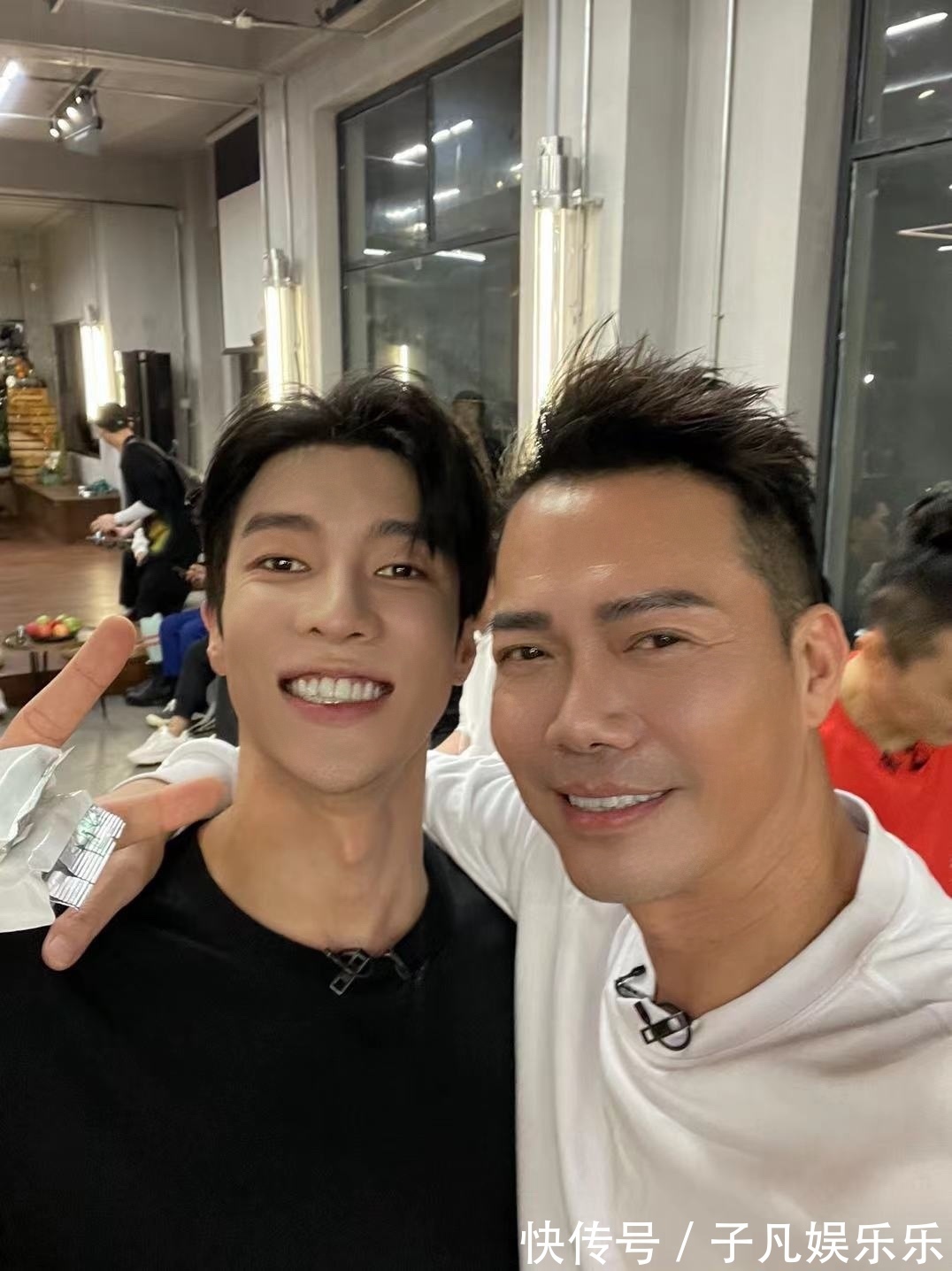 網(wǎng)友艷福不淺，《披荊斬棘的哥哥》哥哥們手機(jī)相冊(cè)私照曝光