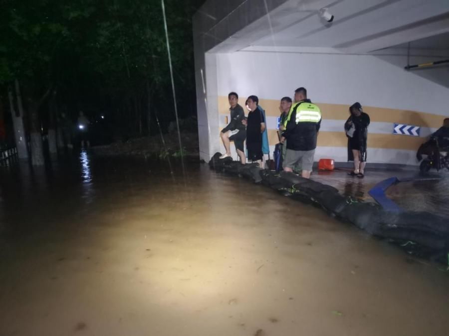 青岛市河南商会|鲁豫同心，风雨面前一起扛！短短几小时募集捐款20余万元……青岛爱心涌向河南