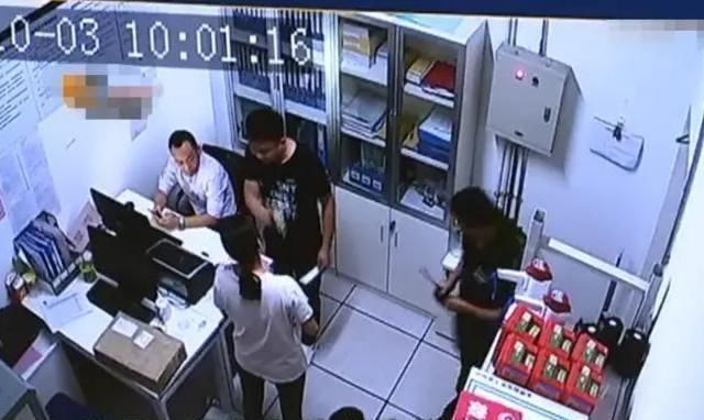 孩子|孩子逛超市口渴喝水,宝妈拿空瓶买单,结果被店员索赔10倍赔偿