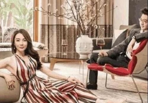 家居|看看演员陈数现实中的家,客厅的壁画很奇怪,书房的装饰很有品位