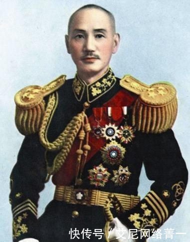 戴笠|墨索里尼送蒋某人防弹斗篷,戴笠开枪一试:一枪两窟窿