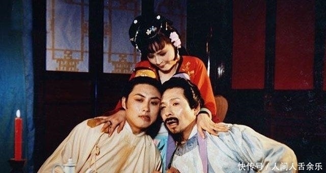 贾珍#《红楼梦》尤三姐骂贾琏“清水下杂面,你吃我看见”,什么意思?