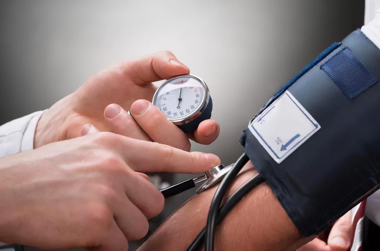 高血压患者|高血压不能吃洋葱?提醒:若想血压平稳,不妨经常吃这4种食物