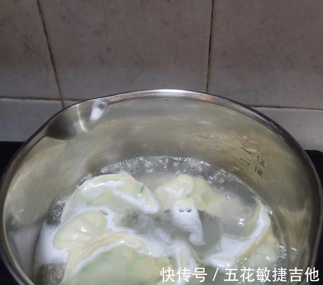 美食天下|虾皮鲜肉韭菜水饺,味道很鲜美,超好吃!