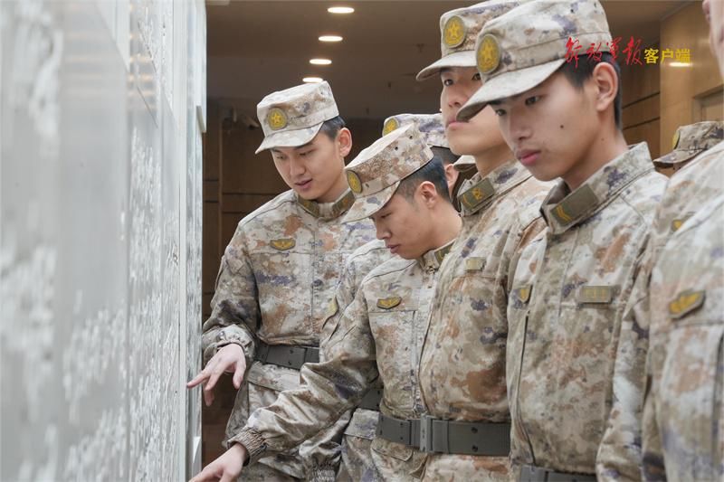 中部战区陆军某旅组织官兵参观西柏坡纪念馆