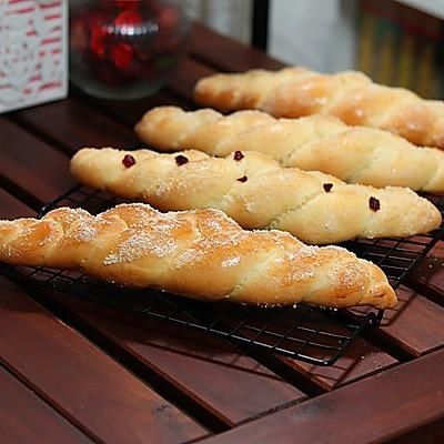 #健康甜蜜烘焙料理# 三股辫子面包,造型简单看一次就会