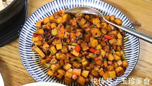 晚上下班回家，做了4个菜，2荤2素，才用了30块钱，真实惠！