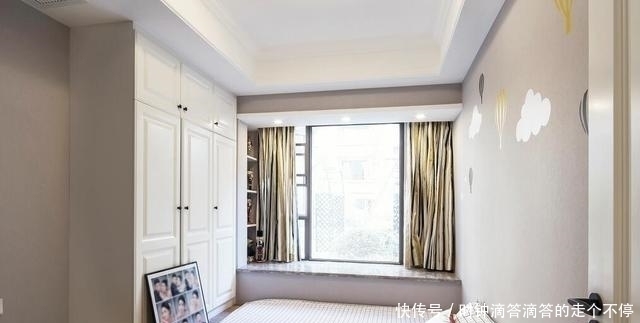 地台|卧室别买床了，如今流行这种“无床”设计，增加收纳连衣柜都省了