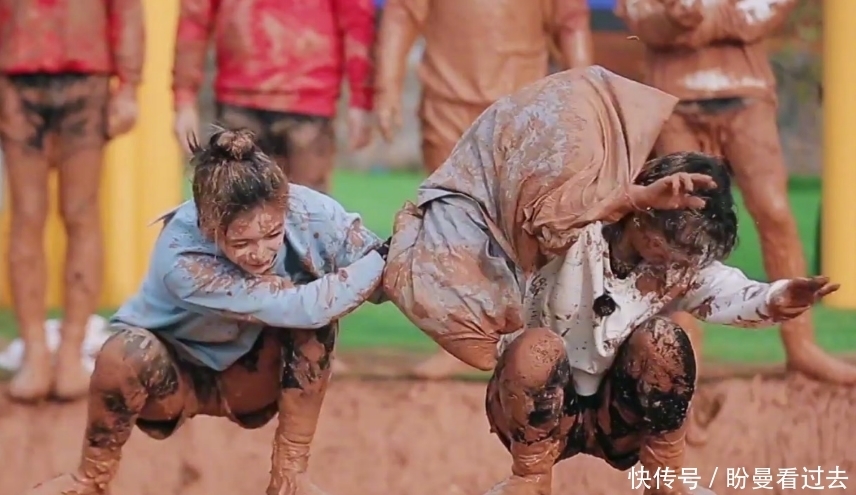 跑男 《跑男》泥潭游戏:baby2次被袭击正脸,宋雨琦满嘴都是泥