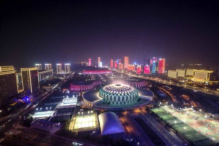 济南|新年第一天，泉城济南东部夜景红红火火霓虹闪烁，好一个开门红