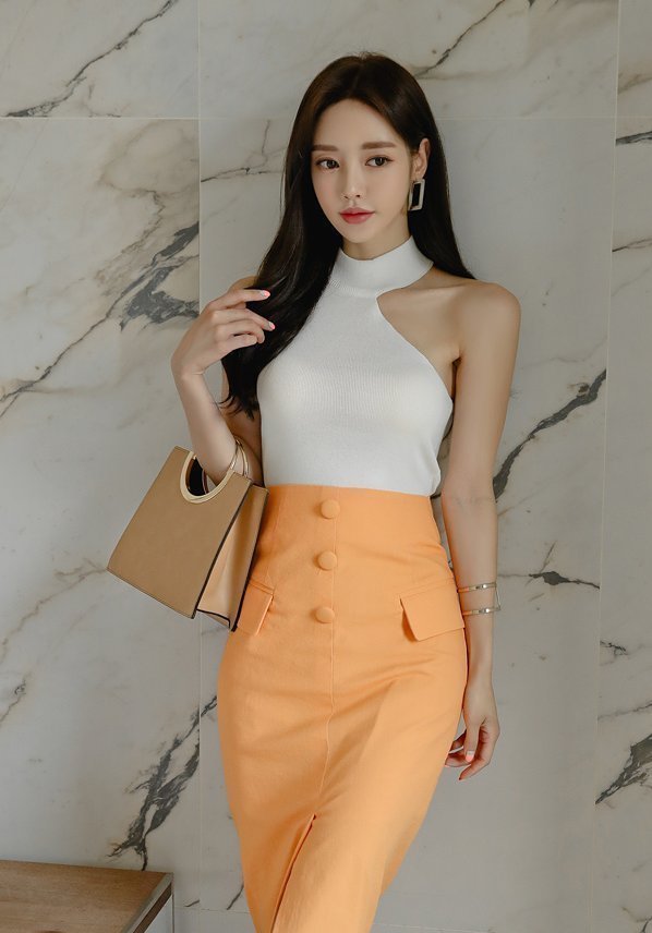 街拍丰满的打底裤小姐姐,吸引众人的注意力,一眼难忘