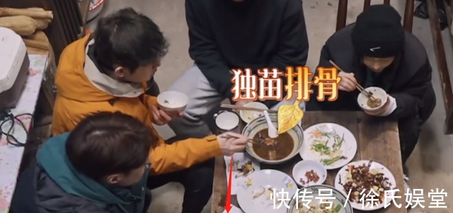 蘑菇|张艺兴秀厨艺让黄磊侧目，做了一桌好菜，为了身材却粒米不沾