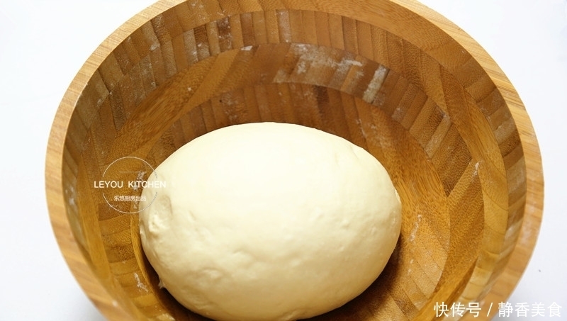 找对方法,即使用冷水和面,烙好的葱油饼,照样外酥里软