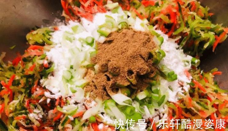 炸萝卜丸子，牢记调馅方法，出锅后外酥里嫩，好吃得停不下来