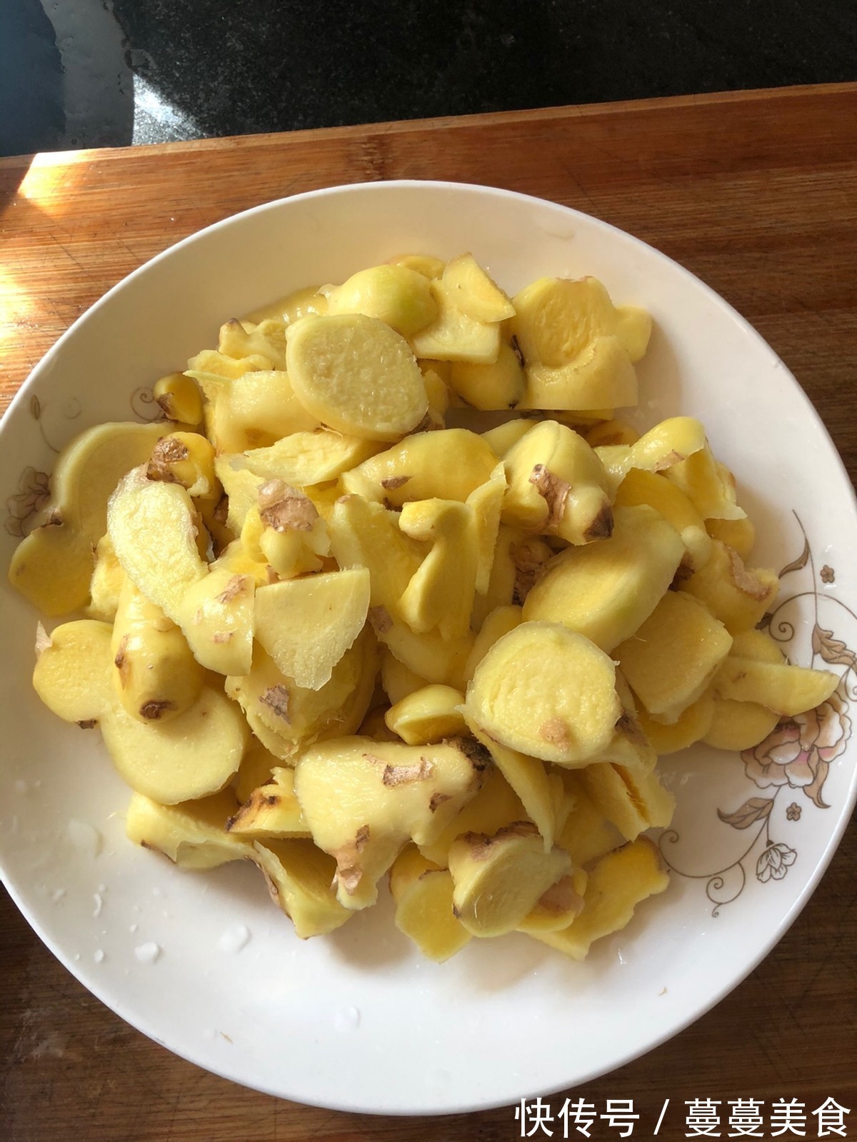 生姜|女人要爱自己,每月姨妈走后喝一碗它,赶走宫寒痛经,气色都好了