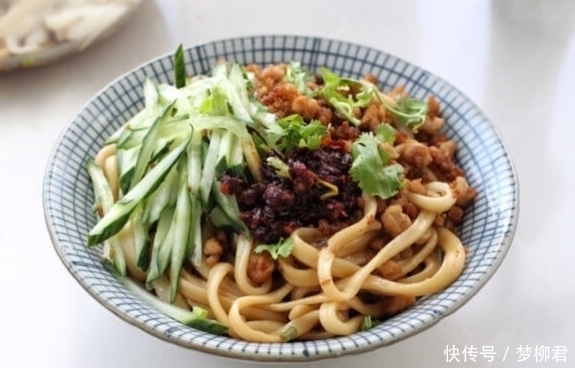  纯手工|面条最过瘾的吃法，纯手工制作，筋道爽滑又入味，每次都要两大碗