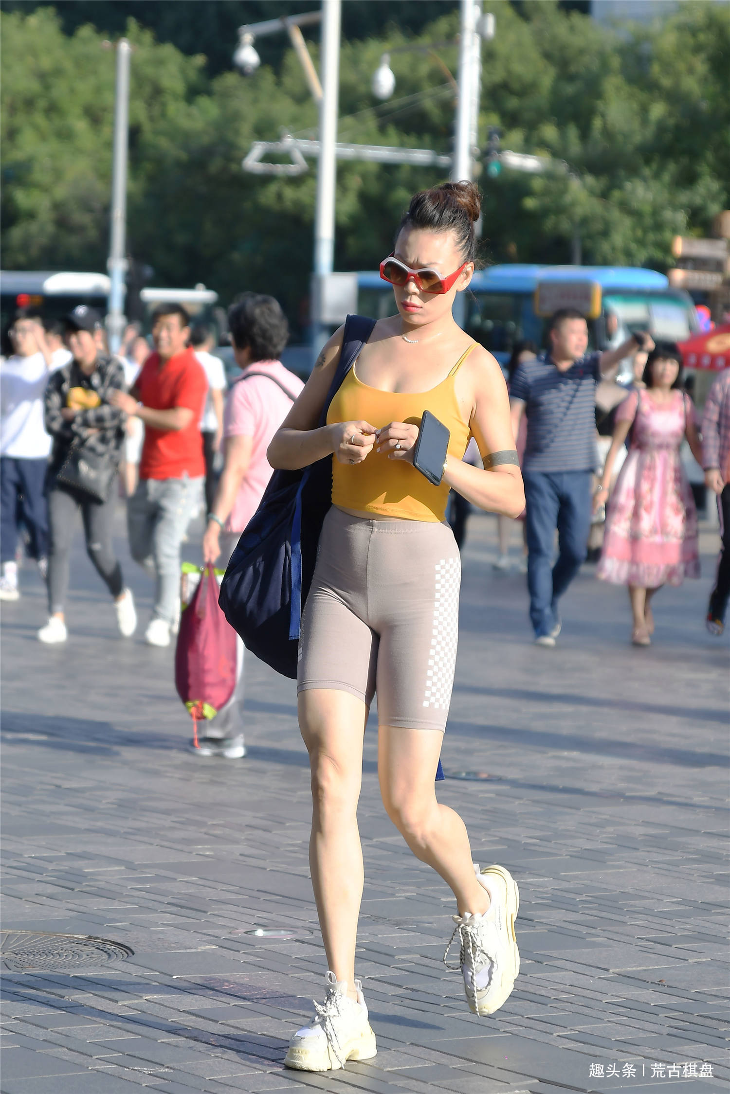 瑜伽裤 显身材的瑜伽裤,对身材自信的姑娘可以尝试搭配,穿出运动精致