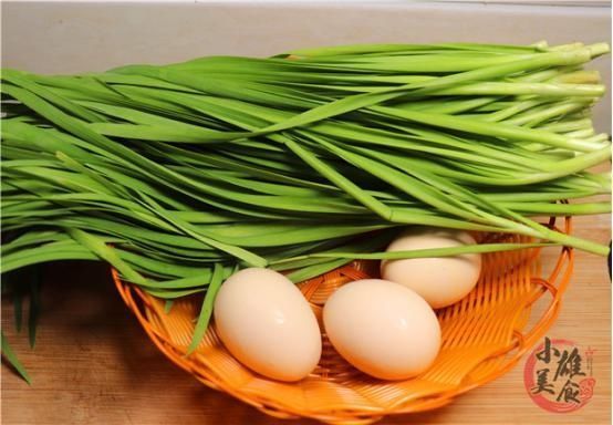 韭菜炒鸡蛋时,先炒韭菜还是鸡蛋好多人顺序弄错,教你正确做法