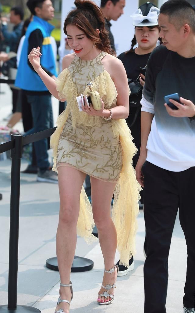 优雅 好看的裙装给人一种优雅的氛围,优雅又带着仙气感,靓丽又潇洒