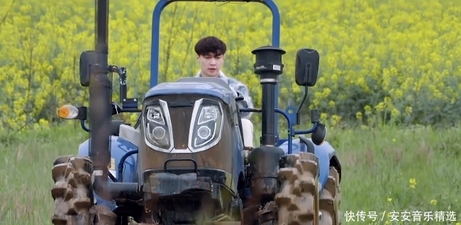 驾照 张艺兴为开拖拉机干活真的拼,嘴上抱怨不容易,却考了拖拉机驾照