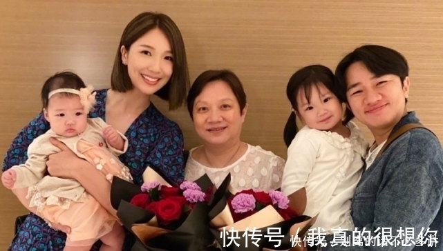 厨艺|王祖蓝晒全家福庆父亲节，还下厨给李亚男做美食，夫妻俩热吻甜齁