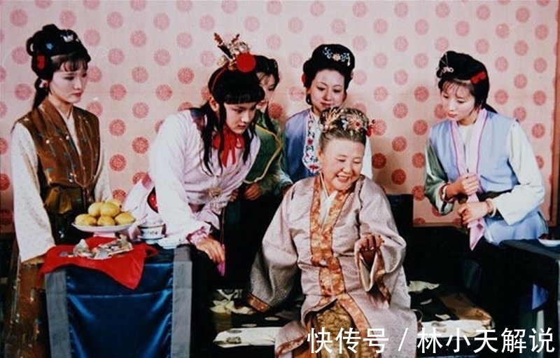 刘姥姥!林黛玉说刘姥姥“母蝗虫”,薛宝钗秒懂其内涵,脂砚斋:触目惊心