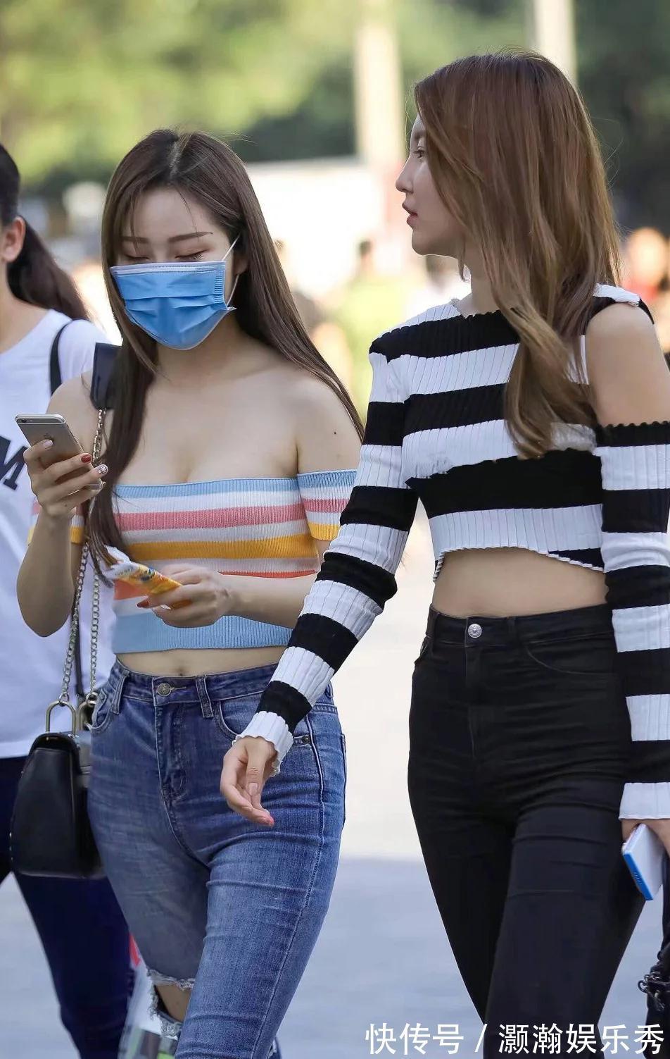 体恤|针织衫体恤搭配紧身牛仔裤，简单的装扮让女人的柔美尽显！