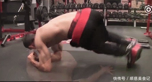 泰国|泰国网红抽脂整出8块腹肌!告诉你抽脂多危险!带你科学练腹肌