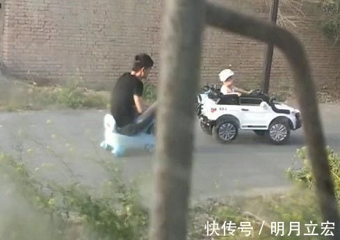 大顽童|“大顽童奶爸”被娃带着玩走红,宝宝:现在的大人可真难带