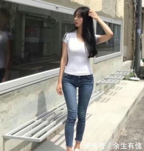 独特|美女街拍:柔美的紧身打底裤小姐姐,彰显独特魅力!