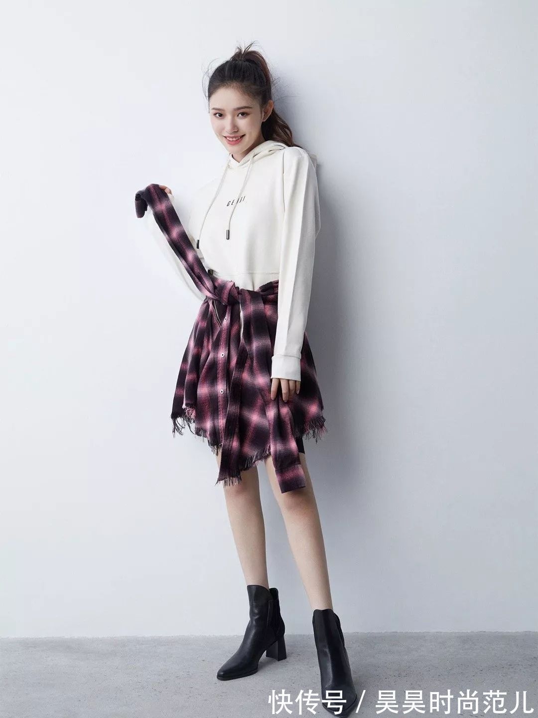穿搭方式 春天来了,卫衣+裙子的简单穿搭示范,大方舒适又显气质