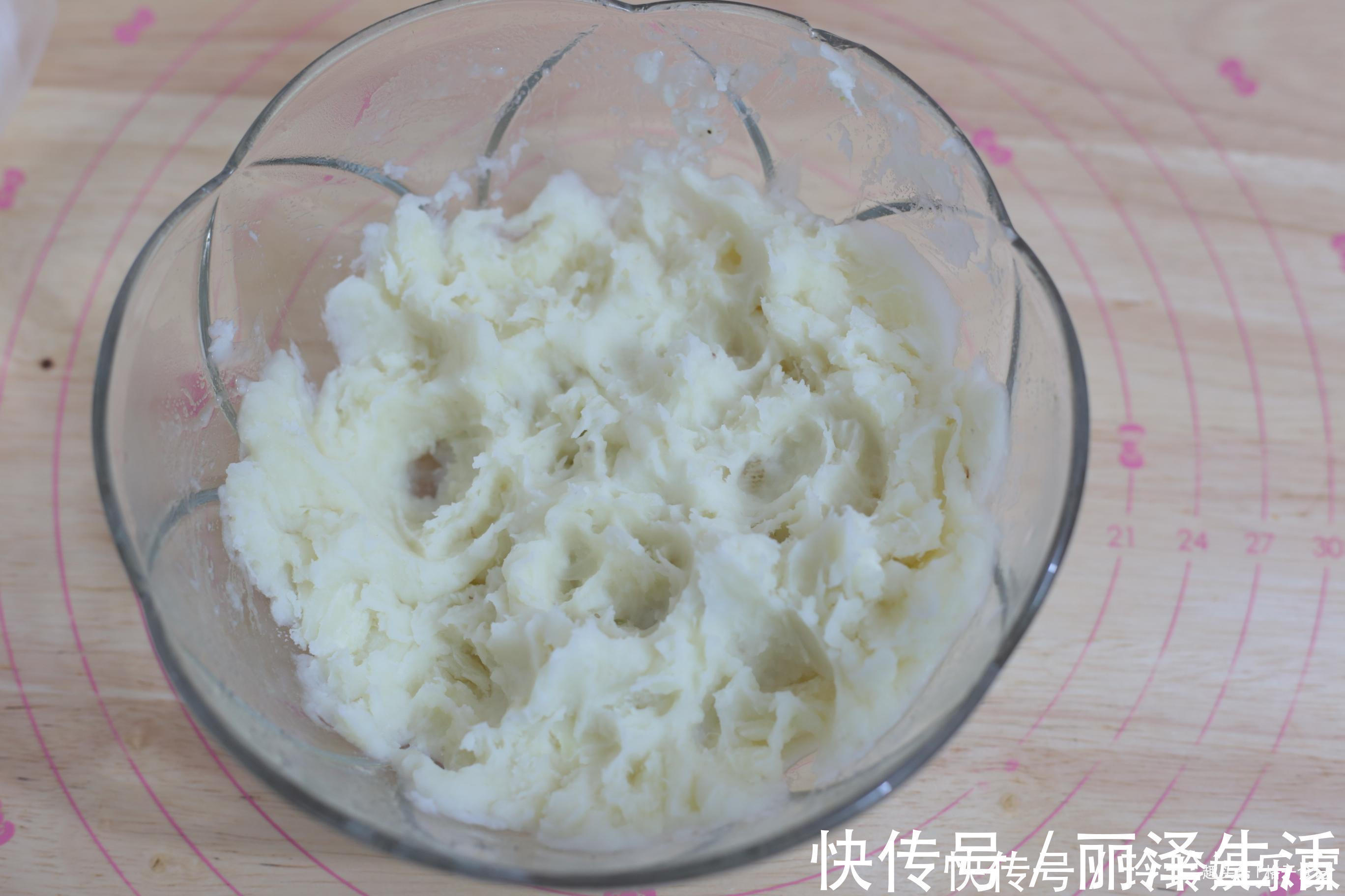 过年小吃最爱此道黄金卷，金黄酥脆还会拉丝，老少都爱吃，特香
