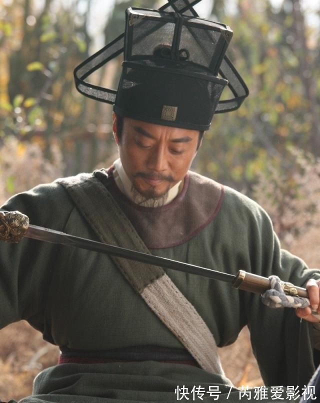 宋江#水浒传,为什么晁盖临死也不愿将首领位置传给宋江?原因很简单