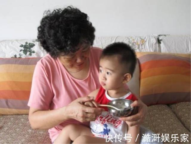 别让2岁左右的宝宝吃几样蔬菜,看似疼宝宝,实则是在坑娃