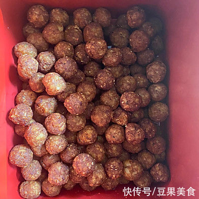 年夜饭|做好外酥里嫩炸圆子、年夜饭少不了，有色有香又有味