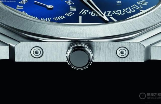 刷新超薄记录的万年历腕表长什么样？